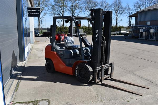 Grote foto toyota 2500 kg lpg triple agrarisch heftrucks