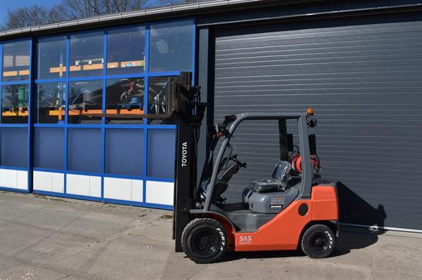 Grote foto toyota 2500 kg lpg triple agrarisch heftrucks