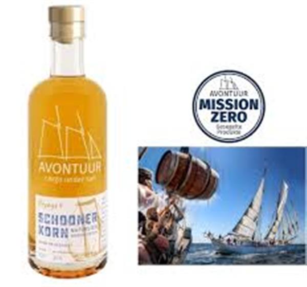 Grote foto ga mee op een traditioneel vrachtzeilschip . vakantie vakantie als vrijwilliger