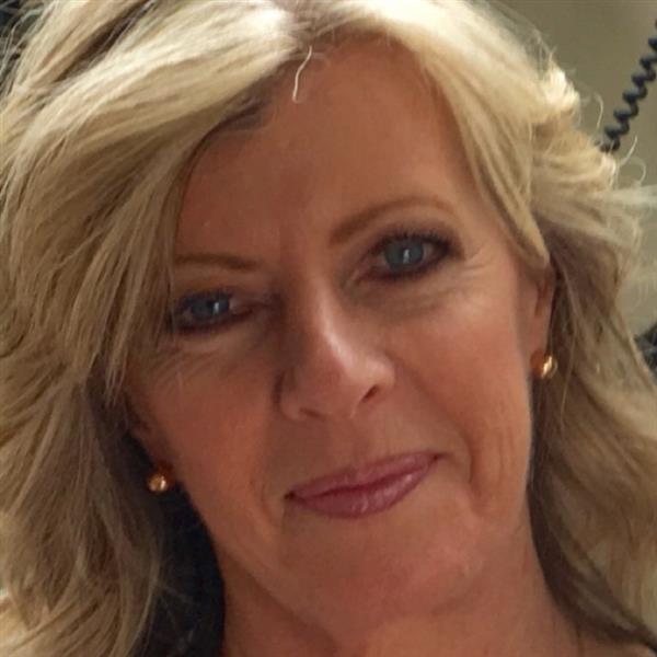 Grote foto herkenbaar contacten en berichten vrouw zoekt man