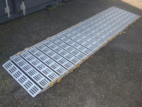 Grote foto oprijplaat roll a rampe oprolbaar auto diversen gereedschap