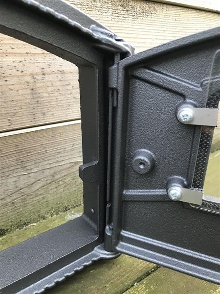 Grote foto ovendeur voor de kachel of oven met een temperatuur meter en een hittebestendig handvat gemaakt van huis en inrichting kachels en openhaarden