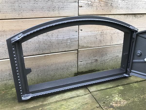 Grote foto ovendeur voor de kachel of oven met een temperatuur meter en een hittebestendig handvat gemaakt van huis en inrichting kachels en openhaarden