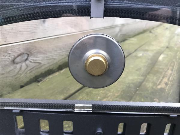 Grote foto ovendeur voor de kachel of oven met een temperatuur meter en een hittebestendig handvat gemaakt van huis en inrichting kachels en openhaarden