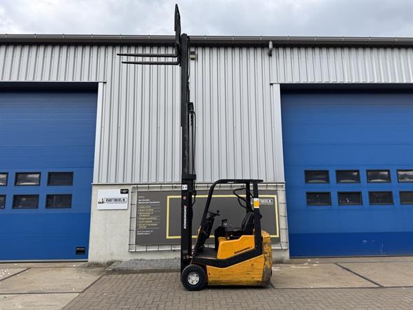 Grote foto vs 22792 elektrische triplex heftruck jungheinrich agrarisch heftrucks