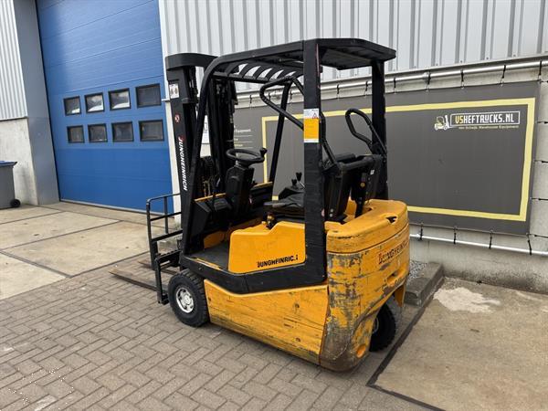 Grote foto vs 22792 elektrische triplex heftruck jungheinrich agrarisch heftrucks