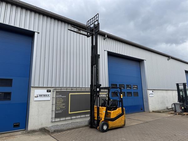 Grote foto vs 22792 elektrische triplex heftruck jungheinrich agrarisch heftrucks