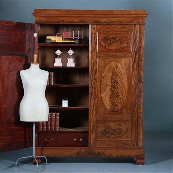 Grote foto strakke en statige hollandse louis seize kast in bloemmahonie ca 1790 no.400915 antiek en kunst stoelen en banken