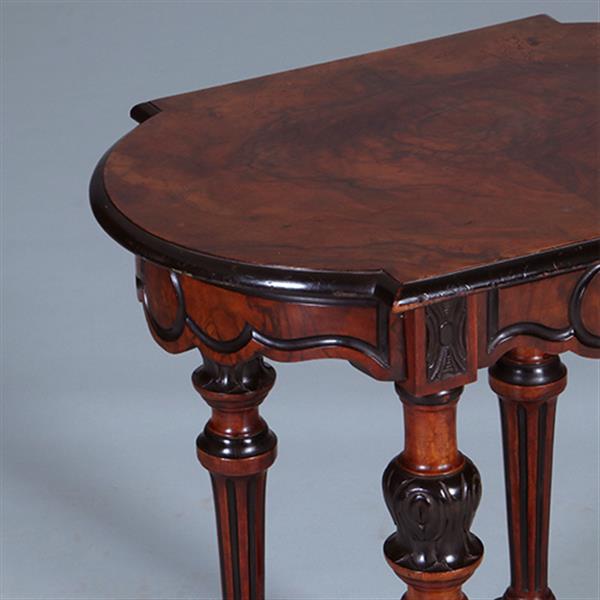 Grote foto kordate willem iii bijzettafel in noten met zwart bijzonder gedetailleerd en gesneden no.400935 antiek en kunst stoelen en banken