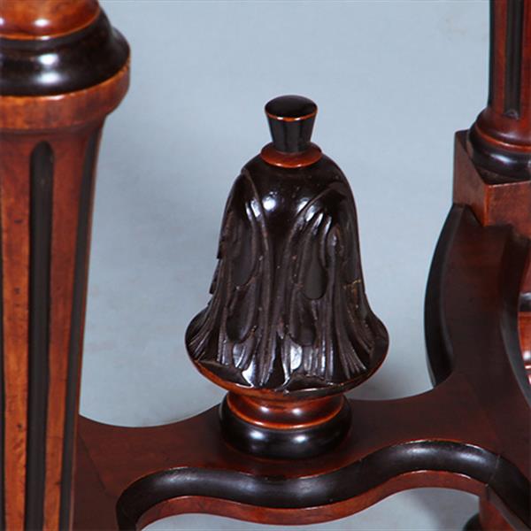 Grote foto kordate willem iii bijzettafel in noten met zwart bijzonder gedetailleerd en gesneden no.400935 antiek en kunst stoelen en banken