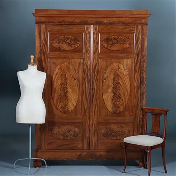 Grote foto strakke en statige hollandse louis seize kast in bloemmahonie ca 1790 no.400915 antiek en kunst stoelen en banken