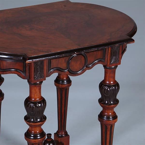 Grote foto kordate willem iii bijzettafel in noten met zwart bijzonder gedetailleerd en gesneden no.400935 antiek en kunst stoelen en banken