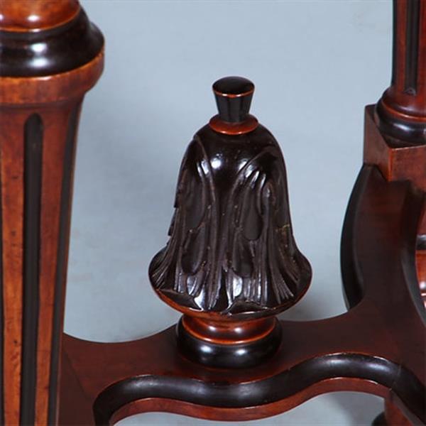 Grote foto kordate willem iii bijzettafel in noten met zwart bijzonder gedetailleerd en gesneden no.400935 antiek en kunst stoelen en banken