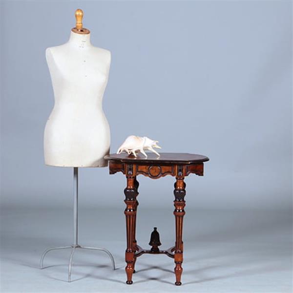 Grote foto kordate willem iii bijzettafel in noten met zwart bijzonder gedetailleerd en gesneden no.400935 antiek en kunst stoelen en banken