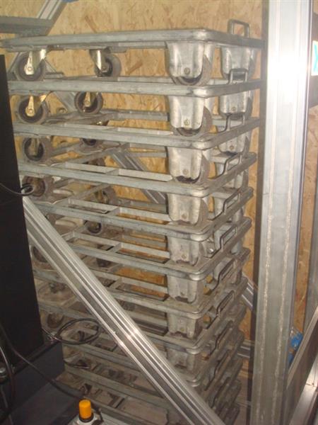 Grote foto steekwagen transportkar auto diversen gereedschap