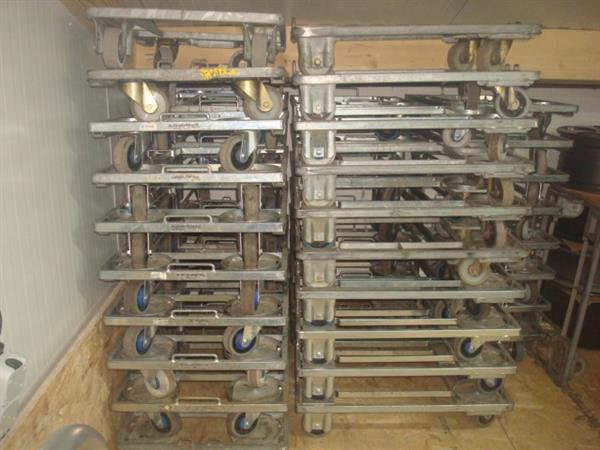 Grote foto steekwagen transportkar auto diversen gereedschap