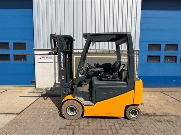 Grote foto vs 22834 elektrische triplex heftruck jungheinrich efg 425ks agrarisch heftrucks