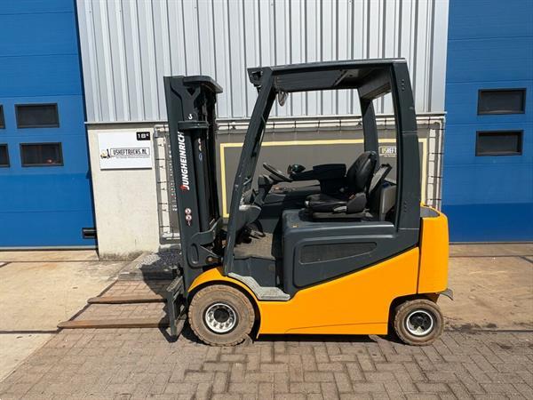 Grote foto vs 22834 elektrische triplex heftruck jungheinrich efg 425ks agrarisch heftrucks