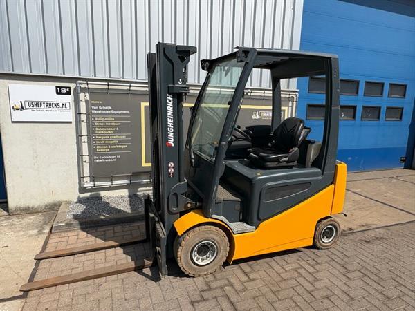 Grote foto vs 22834 elektrische triplex heftruck jungheinrich efg 425ks agrarisch heftrucks