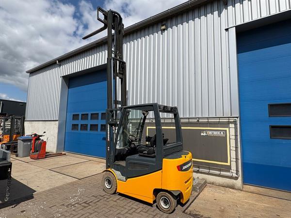 Grote foto vs 22834 elektrische triplex heftruck jungheinrich efg 425ks agrarisch heftrucks