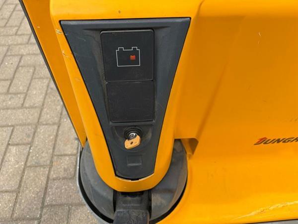 Grote foto vs 22832 compacte stapelaar jungheinrich emc110 doe het zelf en verbouw hefwerktuigen