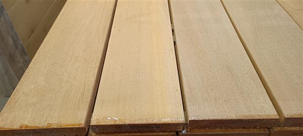 Grote foto 25x145mm bankirai antislip vlonderdeel 275cm doe het zelf en verbouw hout en planken