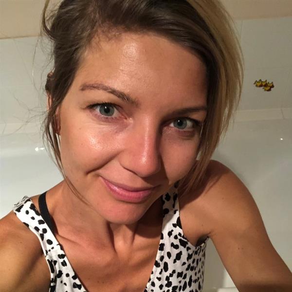 Grote foto op zoek naar een maatje liefde. contacten en berichten vrouw zoekt man