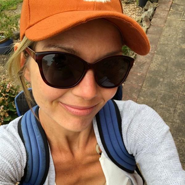 Grote foto op zoek naar een maatje liefde. contacten en berichten vrouw zoekt man