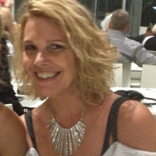 Grote foto amore zoekt liefde contacten en berichten vrouw zoekt man