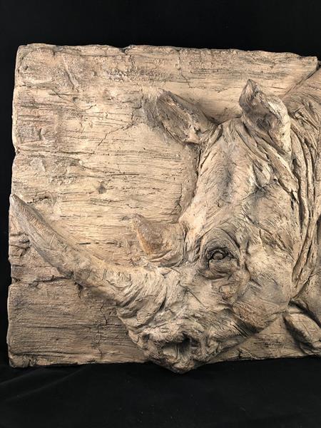 Grote foto wandornament woodlook met 3 d afbeelding van een neushoorn polystone wood.. tuin en terras tuindecoratie