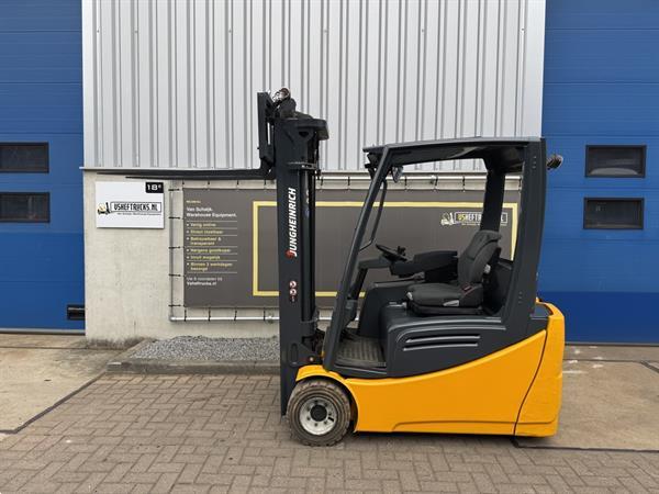 Grote foto vs 22835 elektrische heftruck jungheinrich efg 220 accu2023 agrarisch heftrucks