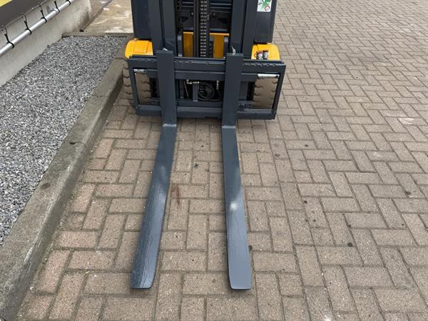 Grote foto vs 22835 elektrische heftruck jungheinrich efg 220 accu2023 agrarisch heftrucks