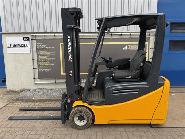 Grote foto vs 22835 elektrische heftruck jungheinrich efg 220 accu2023 agrarisch heftrucks