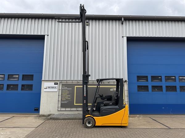 Grote foto vs 22835 elektrische heftruck jungheinrich efg 220 accu2023 agrarisch heftrucks