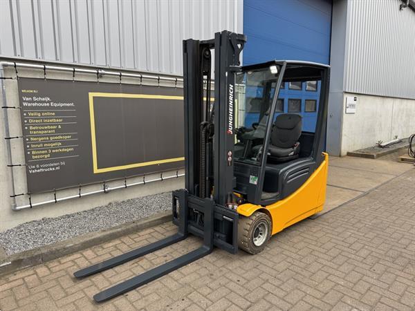 Grote foto vs 22835 elektrische heftruck jungheinrich efg 220 accu2023 agrarisch heftrucks