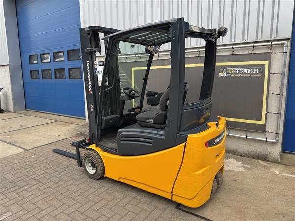 Grote foto vs 22835 elektrische heftruck jungheinrich efg 220 accu2023 agrarisch heftrucks