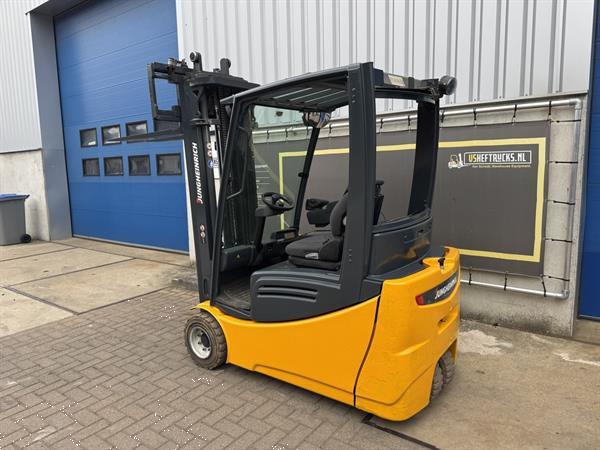 Grote foto vs 22835 elektrische heftruck jungheinrich efg 220 accu2023 agrarisch heftrucks