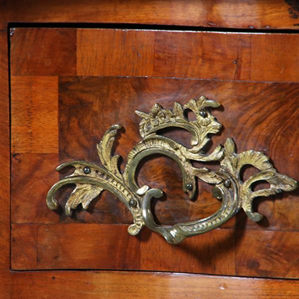 Grote foto kleine dresdener barok commode ca 1860 in noten met wortelnoten en uittrekbaar blad no.400940 antiek en kunst stoelen en banken