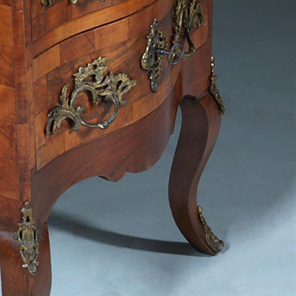 Grote foto kleine dresdener barok commode ca 1860 in noten met wortelnoten en uittrekbaar blad no.400940 antiek en kunst stoelen en banken