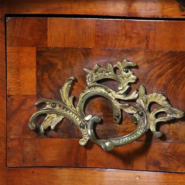 Grote foto kleine dresdener barok commode ca 1860 in noten met wortelnoten en uittrekbaar blad no.400940 antiek en kunst stoelen en banken