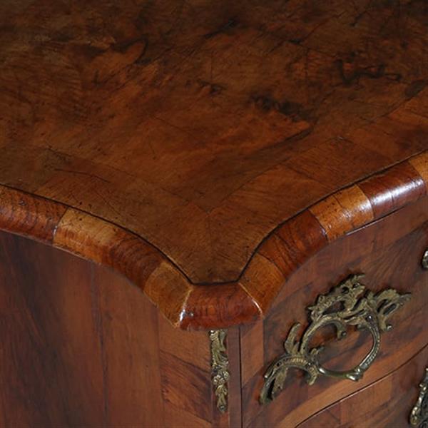 Grote foto kleine dresdener barok commode ca 1860 in noten met wortelnoten en uittrekbaar blad no.400940 antiek en kunst stoelen en banken