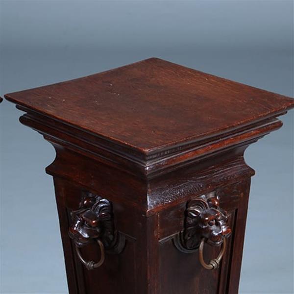 Grote foto stel van 2 neo renaissance zuilen ca 1860 met leeuwenmaskers no.400925 antiek en kunst stoelen en banken