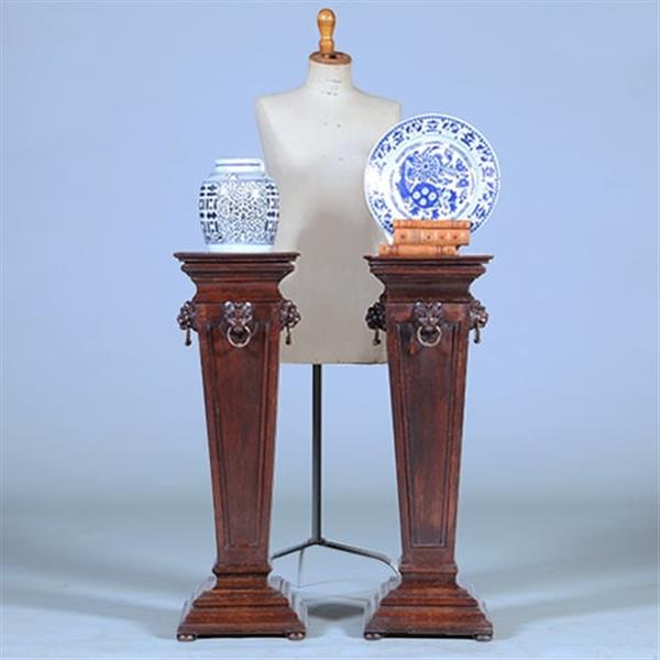 Grote foto stel van 2 neo renaissance zuilen ca 1860 met leeuwenmaskers no.400925 antiek en kunst stoelen en banken