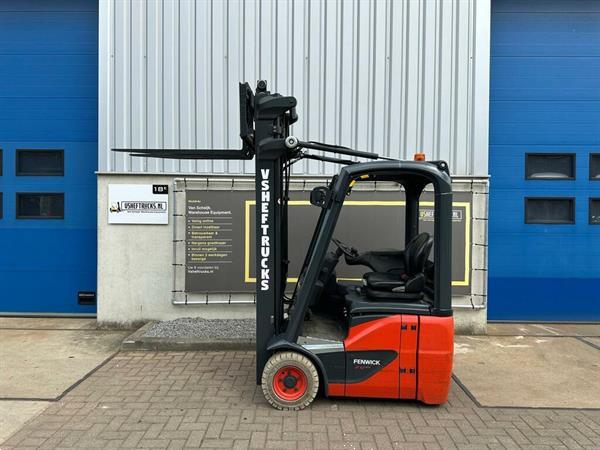 Grote foto vs 22813 elektrische triplex heftruck linde e12 compact agrarisch heftrucks