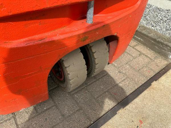 Grote foto vs 22813 elektrische triplex heftruck linde e12 compact agrarisch heftrucks