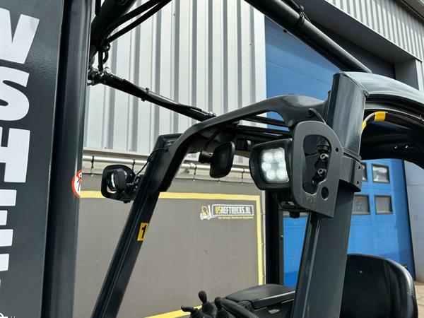 Grote foto vs 22813 elektrische triplex heftruck linde e12 compact agrarisch heftrucks
