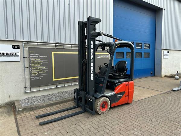 Grote foto vs 22813 elektrische triplex heftruck linde e12 compact agrarisch heftrucks