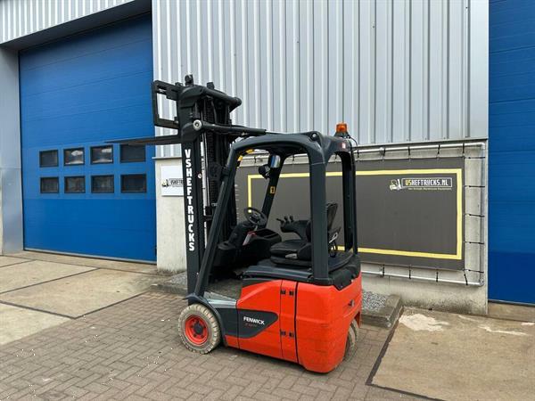 Grote foto vs 22813 elektrische triplex heftruck linde e12 compact agrarisch heftrucks