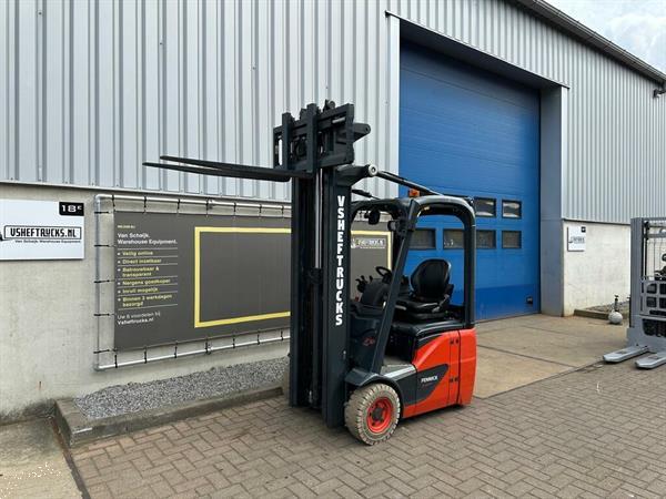 Grote foto vs 22813 elektrische triplex heftruck linde e12 compact agrarisch heftrucks