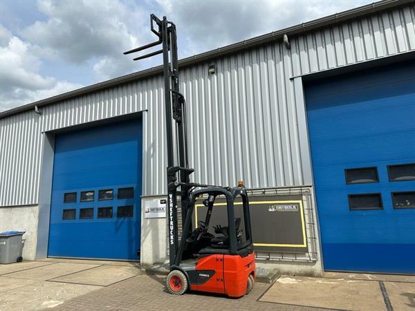 Grote foto vs 22813 elektrische triplex heftruck linde e12 compact agrarisch heftrucks